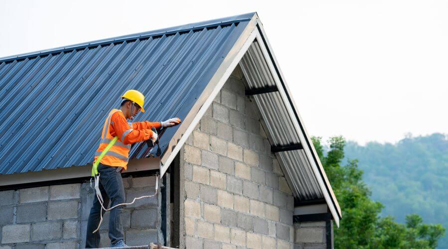 Professional gutter cleaning in Vincennes, IN